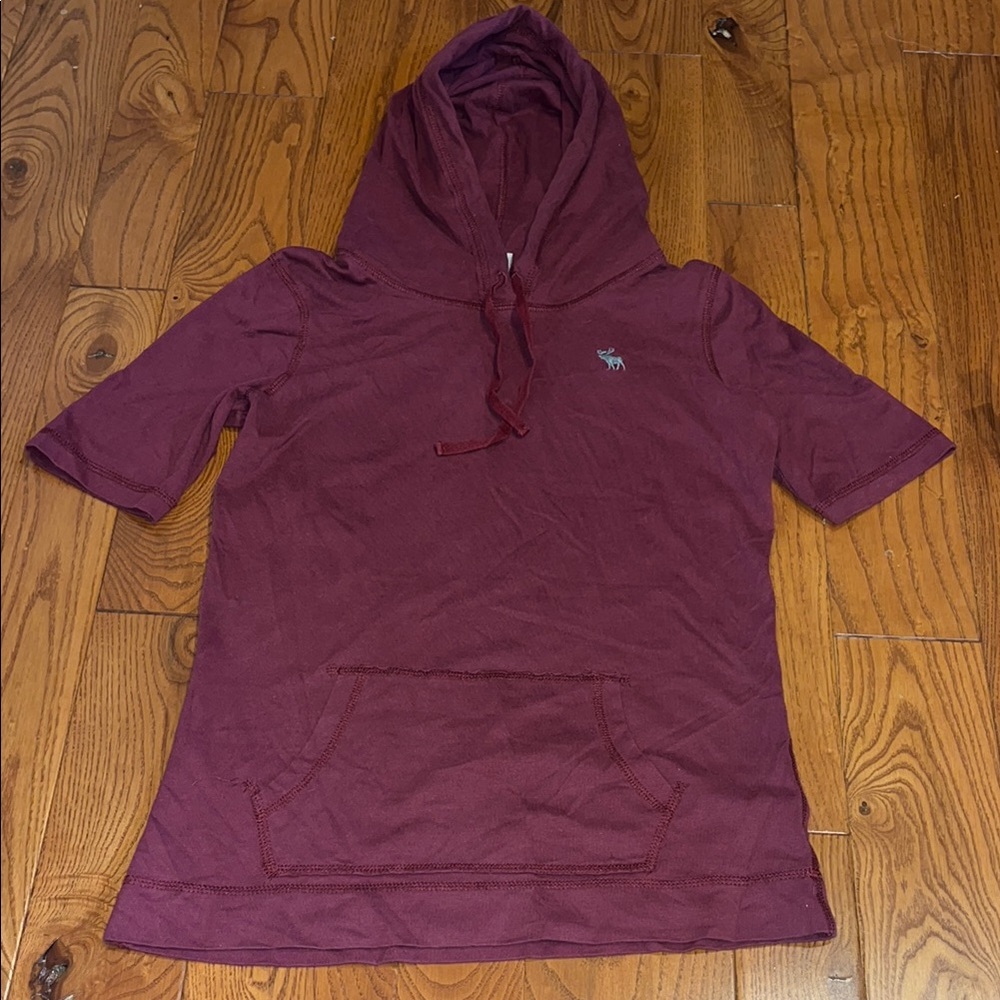 Abercrombie and Fitch Y2K Burgundy Short Sleeve Hoodie front pocket size medium